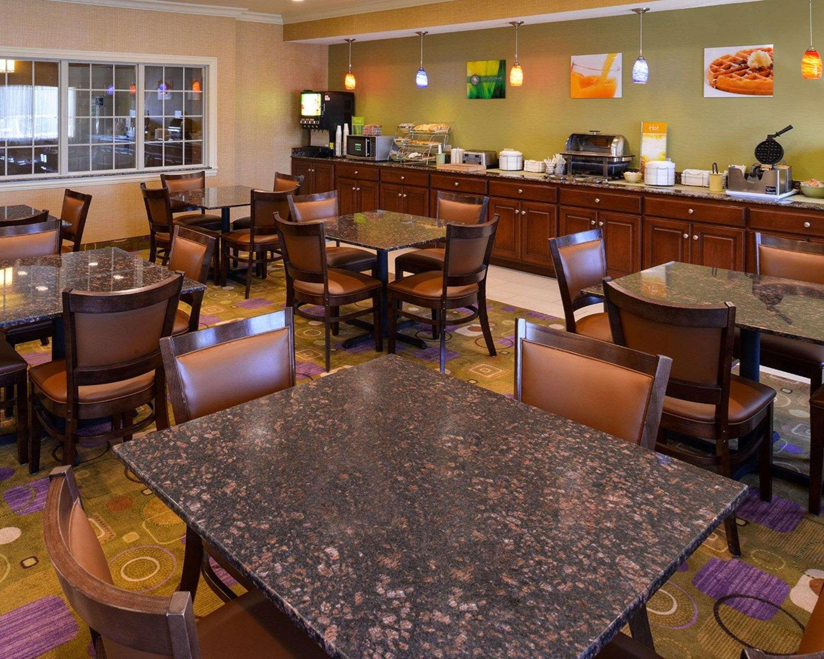 Mainstay Suites Joliet I-80 Экстерьер фото